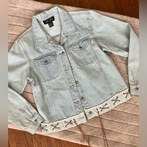 Vintage Y2K Denim Jacket Lt Wash Boho Suede Leather Trim and Tassles SZ M